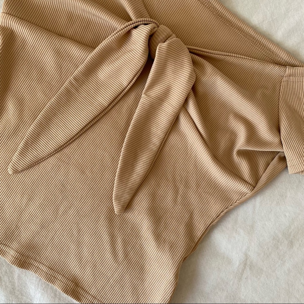 Tie-front Ribbed Top 🤎🤍 - Picture 4 of 4